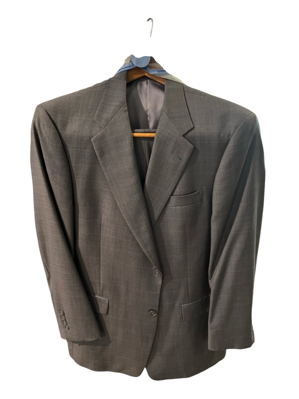 Hart Schaffner & Marx 
Men's Gray Plaid Two-Button Suit 
44 Regular